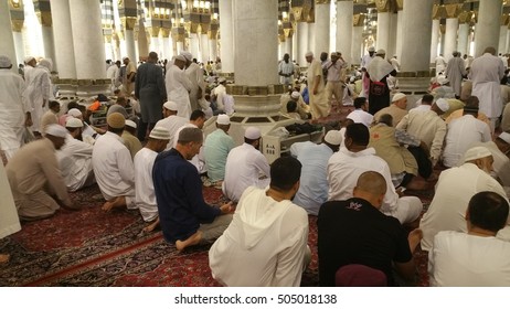 Al Madinah Saudi Arabia Muslims Praying Stock Photo (Edit Now) 505018219