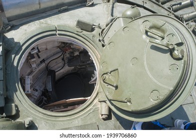 530 Machine gunner on a tank with a machine gun Images, Stock Photos ...