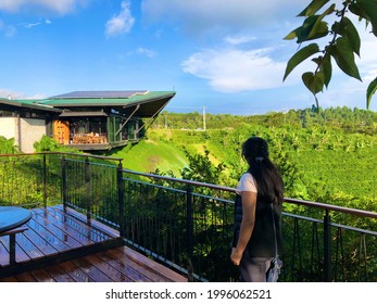 Alajuela, Costa Rica- Cerca 2021: Tour Inside Alsacia Starbucks Coffee Farm