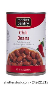 ALAMEDA, CA - JANUARY 07, 2015: 15.5 Ounce Can Of Market Pantry Brand Chili Beans. Pinto Beans In A Medium Spice Chili Sauce. Market Pantry Is Produced By Target Corporation.