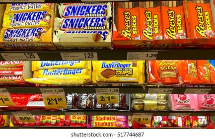 Alameda, CA - November 17, 2016: Many Candy Bars In A Display In The Check Out Line At The Grocery Store, Placed In A Highly Visible Place Where You Will See It To Potentiate Impulse Purchases.