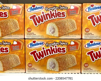 Alameda, CA - Sept 3, 2022: Grocery Store Shelf With Boxes Of Hostess Brand Twinkies, Holiday Pumpkin Spice Flavor. 