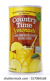 ALAMEDA, CA - SEPTEMBER 11, 2015: One Five Pound Canister Of Country Time Brand Lemonade Flavor Drink Mix. No Artificial Sweeteners Or Flavors. A Good Source Of Vitamin C