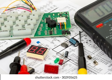 Alarm Workbench Electronics Repair, Electronic Diagram, Multimeter, Electronic Components, Electronic Board, Screwdrivers, Transistors, Integrated Circuits, Capacitors, LED