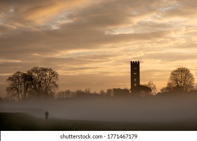 Alba Sulla Ciità Di Lucca