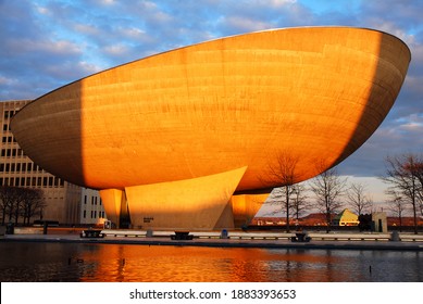 Albany, NY, USA April 15 The Egg Is A Uniquely Shaped Performing Arts Center, Sitting On Empire Plaza In Albany, New York