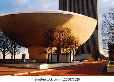 Albany, NY, USA The Egg, A Unique Performing Arts Center, Shares Empire Plaza In Albany, New York, With The State Government Buildings