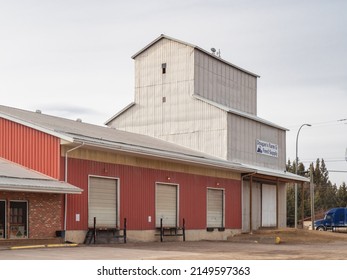 Alberta, Canada, April 19, 2022; A Traditional Western Grain Elevator Style Building At A Farm And Feed Supply Store In Sundre, Alberta