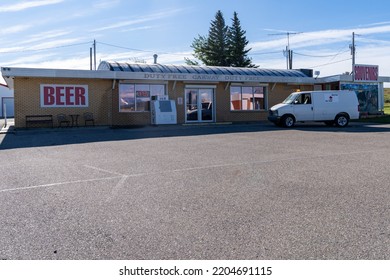 Alberta, Canada - July 5, 2022: Duty Free Carway Shop Selling Beer, Alcohol And Souvenirs, Just After Crossing The United States Canadain Border