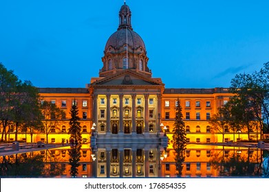 296 Alberta Legislature Building Images, Stock Photos & Vectors ...