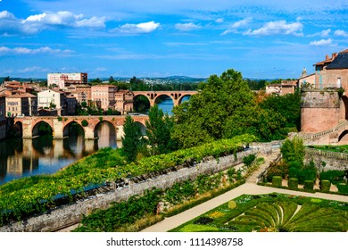 Albi, view of the city and the bridges over the Tarn River