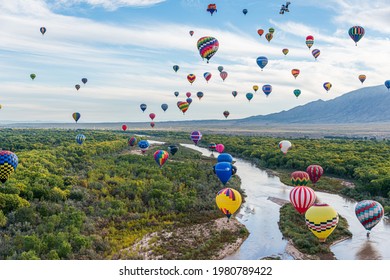 Albuquerque, New Mexico - USA - Oct 8, 2013: Balloon Flight At The Albuquerque International Balloon Fiesta In Albuquerque, New Mexico.