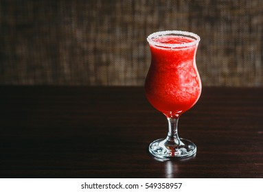 
alcoholic cocktail strawberry margarita