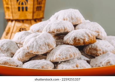 Ka’ak al-Eid, or Kahk, are small circular Egyptian biscuits. kahk el eid