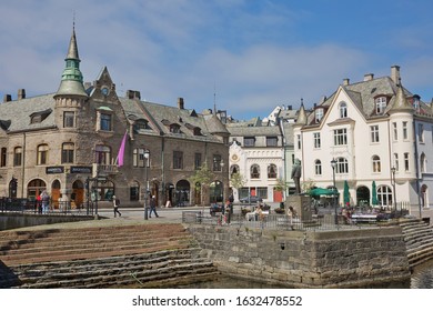 ALESUND, NORWAY - MAY 29, 2017: People Enjoying The City Life During Sunny Summer Day In Alesund In Norway.