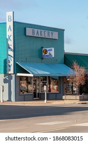 ALEXANDRAIA, MN - NOVEMBER 2019 - An Exterior Shot Of The Unique Roers Family Bakery In Rural Alexandria, MN