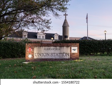 Alexandria, VA - 4 November 2019: Union Station In Alexandria Serves Amtrak, The Metro And Virginia Regional Express Trains