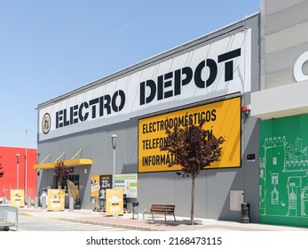 ALFAFAR, SPAIN - JUNE 06, 2022: Electro Depot Is A Store Specializing In Household Appliances And Electronic Products