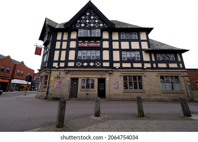 Alfreton, Derbyshire, UK 10 26 2021 Old Fashioned Town Pub