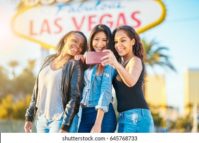 1,016 Vegas sign girl Images, Stock Photos & Vectors | Shutterstock