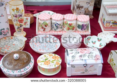 All kinds of decorative objects on a table.