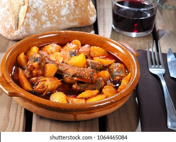 All i Pebre de Anguila – European Eel with garlic and paprika
Traditional Valencian dish, stew with european eel, potatoes, garlic, and paprika.