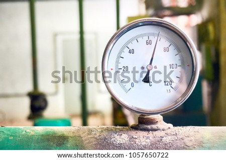 All temperature sensor indicates the temperature of the hot water pipe.
