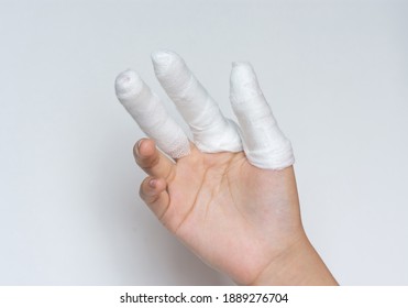 All Three Fingers Were Injured. Was Wrapped In Gauze Dressing. Prevent The Wound Contact With Dirt.