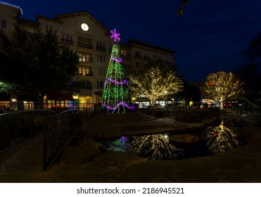 Allen, Texas, USA - December 30th, 2021: Beautiful Christmas Tree And Lights In City Park At Night