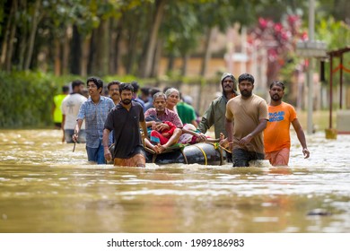 Alleppey, Kerala,India - August 24 2018:  Rescue Team Help People To Escape From Flooded Area.