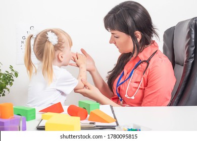 An Allergist Doctor Examines A Child S Hand With Redness And A Rash On Her Skin. The Concept Of Dermatitis And Urticaria In A Child, Background