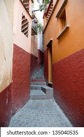 Callejon Del Beso Imagenes Fotos De Stock Y Vectores Shutterstock