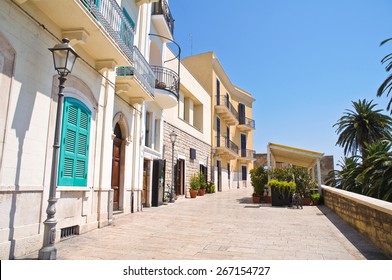 Alleyway. Bari. Puglia. Italy.