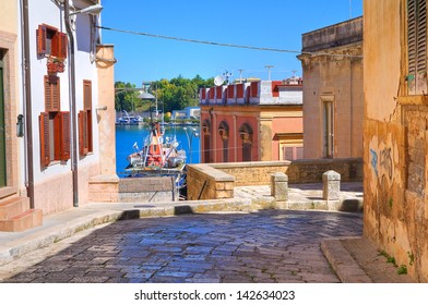 Alleyway. Brindisi. Puglia. Italy.