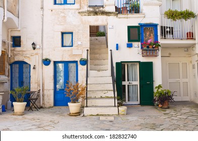 Alleyway. Monopoli. Puglia. Italy.