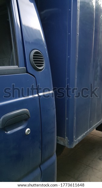 All-metal\
truck body. Cabin door. Ventilation\
system