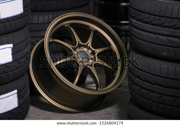 Alloy wheels in\
the warehouse lay on the\
floor.