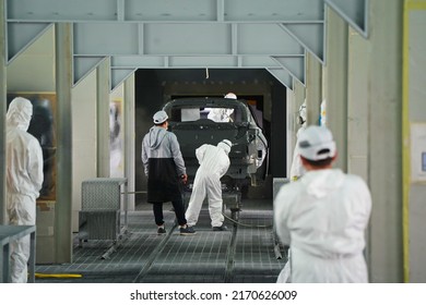 Almaty, Kazakhstan - 03.29.2022 : Workers Paint And Polish The Exterior Of The Car. Hyundai Factory 
