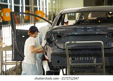 Almaty, Kazakhstan - 03.29.2022 : Workers Paint And Polish The Exterior Of The Car. Hyundai Factory 
