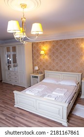 Almaty, Kazakhstan 28.25.2020 
 Luxury Room With Vintage Wallpaper And A Double Bed. Fresh Bed Linen.