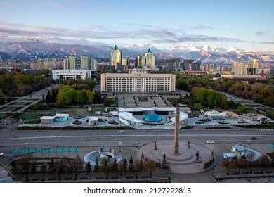 Almaty, la metrópolis más grande de Kazajistán, se encuentra en las estribaciones del Zailiyskiy Alatau. Fue la capital del país hasta 1997 y sigue siendo el centro comercial y cultural de Gaza