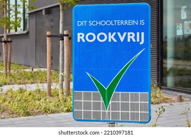 Almere, The Netherlands - July 14, 2022: Sign On A Public School With The Dutch Text 'This School Ground Is Smoke Free' In Almere, The Netherlands