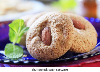 Almond macaroons