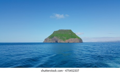 Alone green Faroe island LÃ­tla DÃ­mun in the Atlantic ocean - Shutterstock ID 475452337