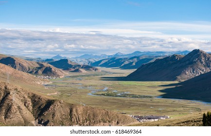 Along the Qinghai Tibet Plateau 318 National Highway
