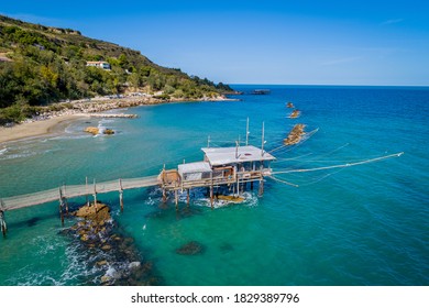 Along the southern coast of the Abruzzo coast, between Ortona and Vasto, the famous "trabocchi", ancient houses that fishermen used to fish, rise as sentinels on the sea