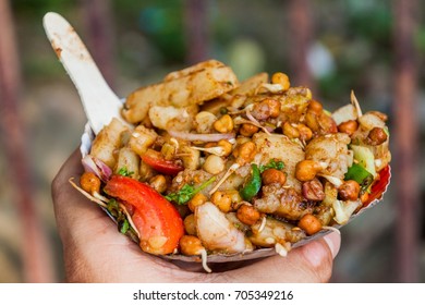 Aloo Chana Chaat - Street Food In Kolkata, India