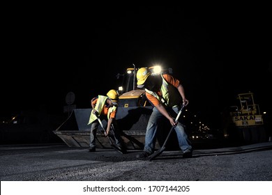 Alor Setar, Kedah - April 2, 2018: Working People Doing Road Work On Laying Asphalt On The City Street At Night. 