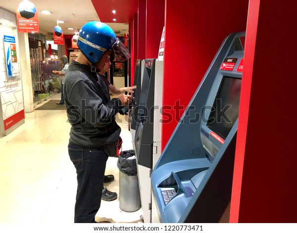 Alor Setarkedahmalaysia 03112018 People Withdrawing Money Stock 