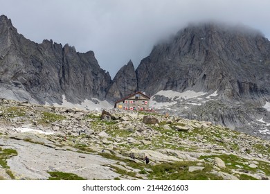 Alpine Chalet In Val Masino